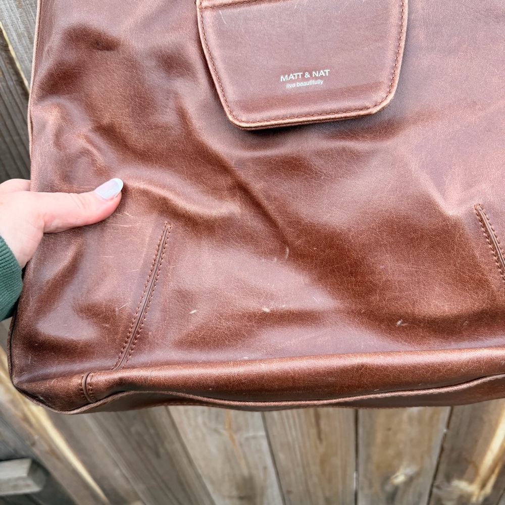Matt & Nat Vegan Leather Handbag Large in Cruelty Free Leather - Picture 4 of 16
